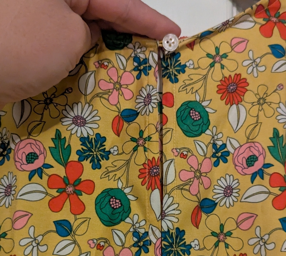 EUC Boden Adriana Puff Sleeve Top in Honeycomb Ditsy Bloom | Size 10 - Picture 4 of 7